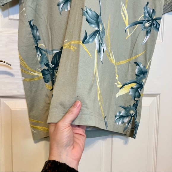 Tommy Bahama Floral Polo Shirt Green Blue and Yellow Ribbed Collar & Sleeves LRG - Picture 6 of 7